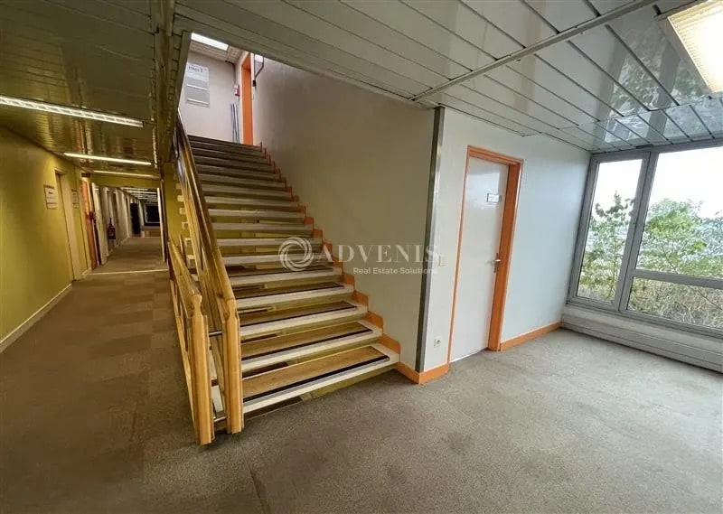 Office in Tremblay-en-France for lease Interior Photo- Image 1 of 9