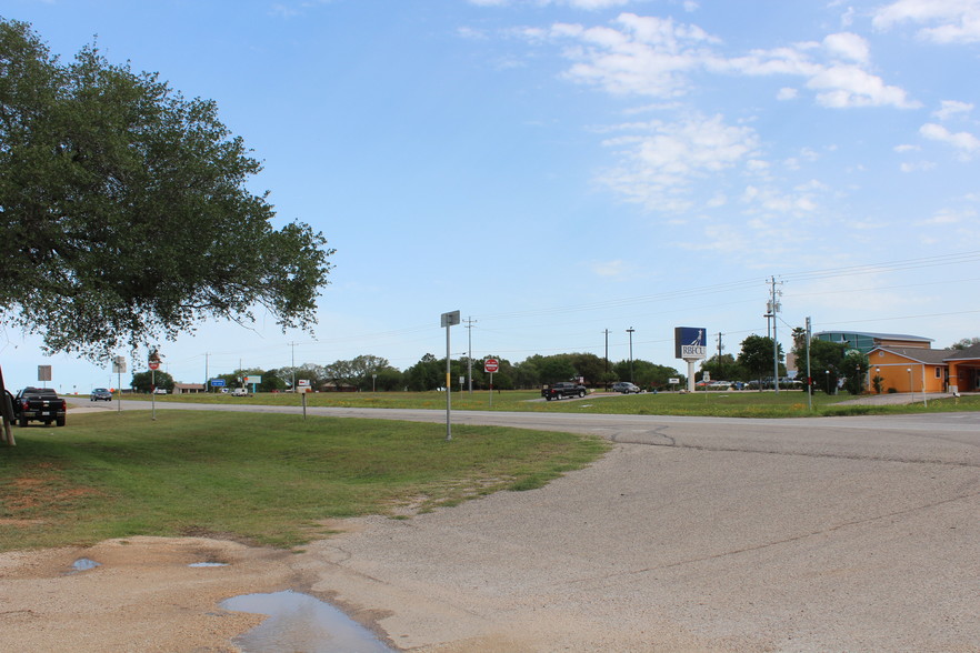 531 10th St, Floresville, TX à vendre - Autre - Image 1 de 3