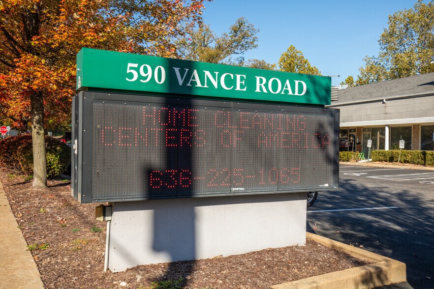 590 Vance Rd, Valley Park, MO à louer - Photo du bâtiment - Image 2 de 9