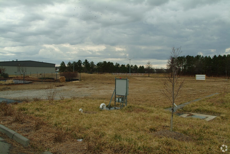 2445 Castleton Commerce Way, Virginia Beach, VA à louer - Photo du bâtiment - Image 3 de 7