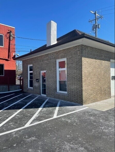 207 Madison Ave, Endicott, NY for lease - Building Photo - Image 2 of 3