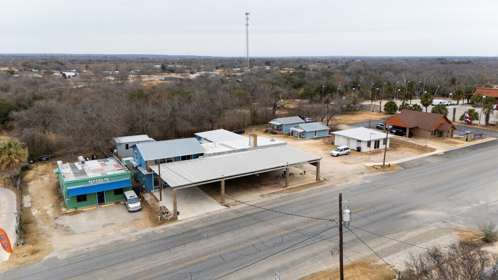1911 State Hwy 132, Natalia, TX à vendre - Photo du bâtiment - Image 3 de 36