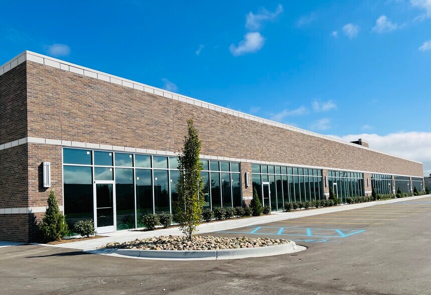 51330-51342 Schoenherr Rd, Shelby Township, MI for lease - Primary Photo - Image 1 of 3