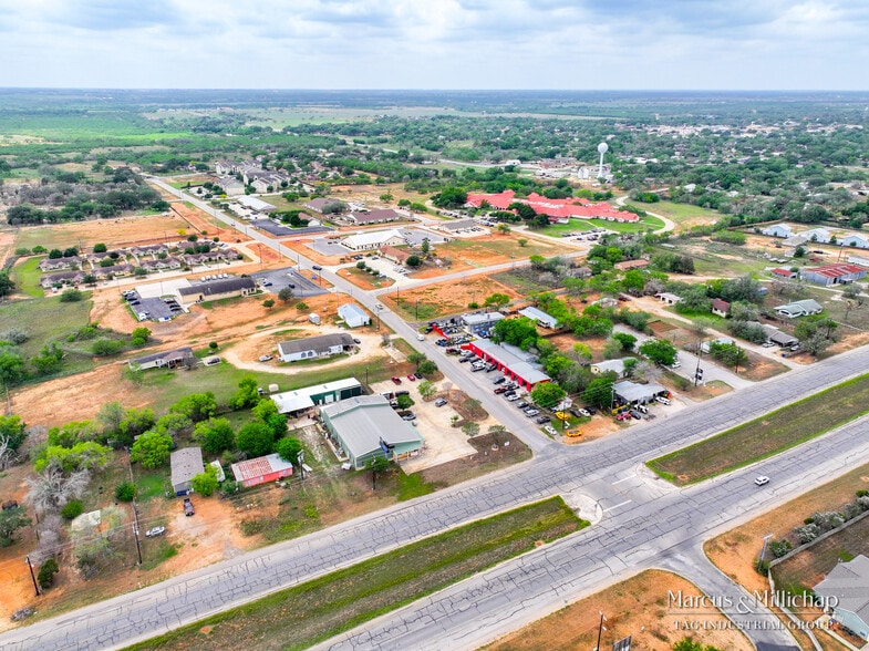 2301 10th St, Floresville, TX for sale - Building Photo - Image 3 of 5