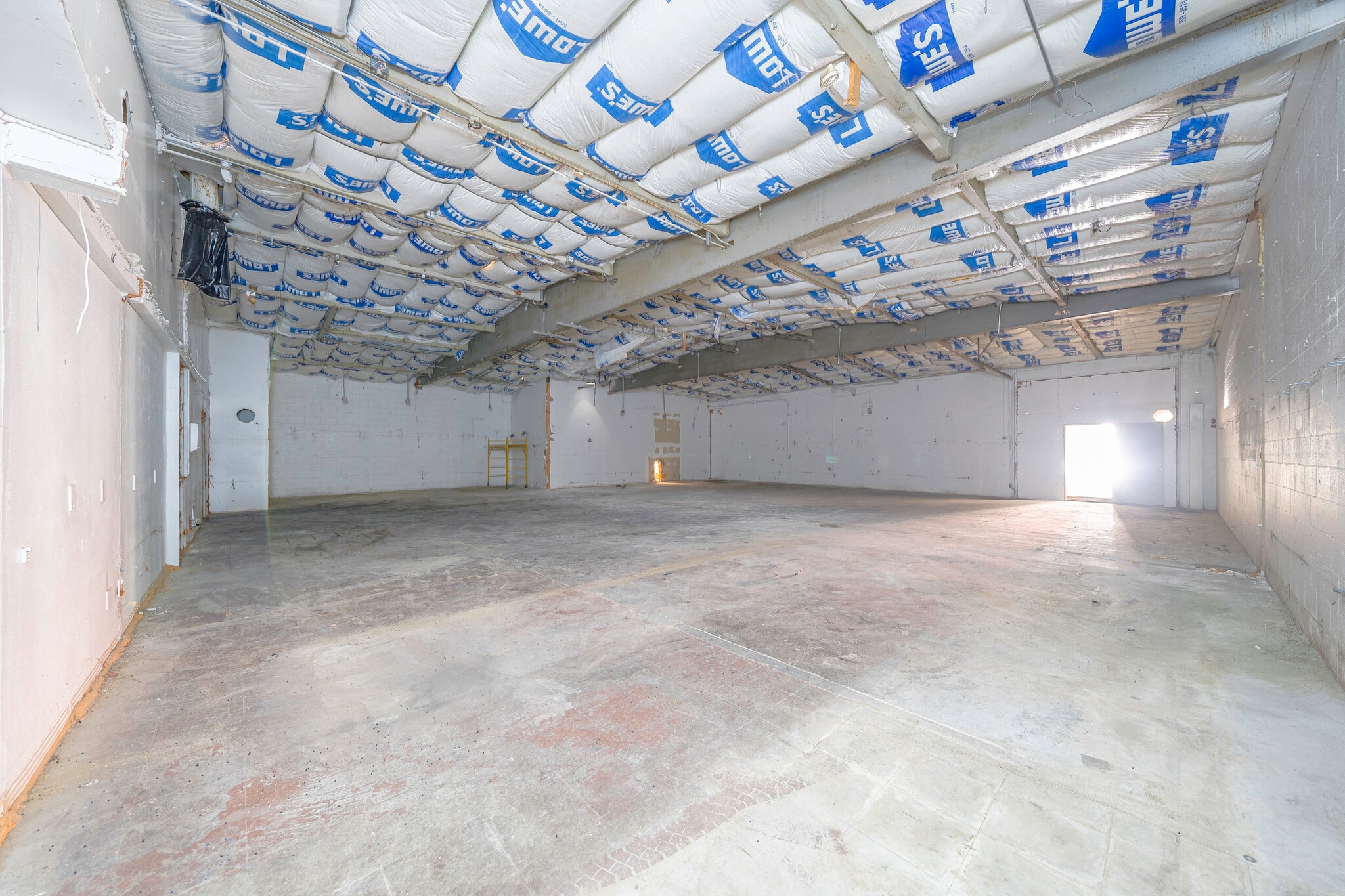 6943 Eton Ave, Canoga Park, CA for lease Primary Photo- Image 1 of 42