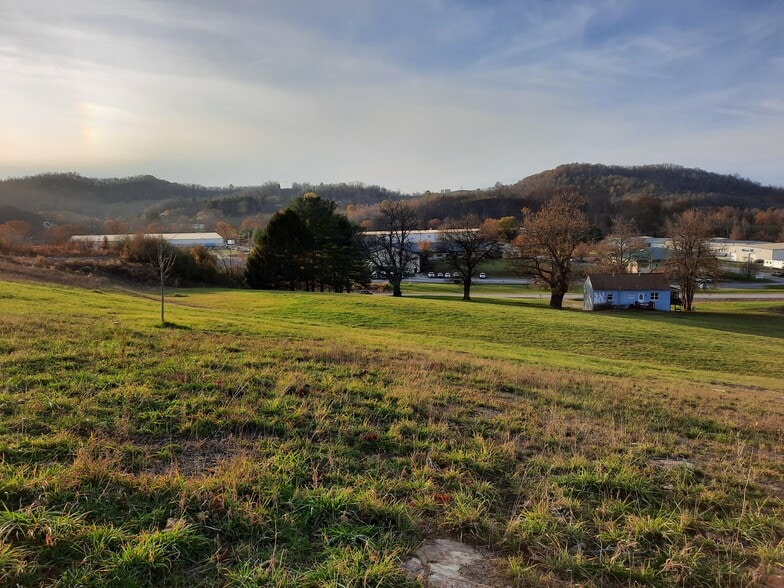 100 Caperton Way, Fairmont, WV for sale - Primary Photo - Image 1 of 6