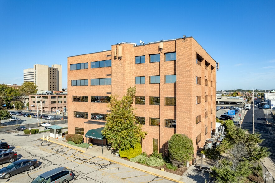 235 Plain St, Providence, RI à vendre - Photo principale - Image 1 de 21