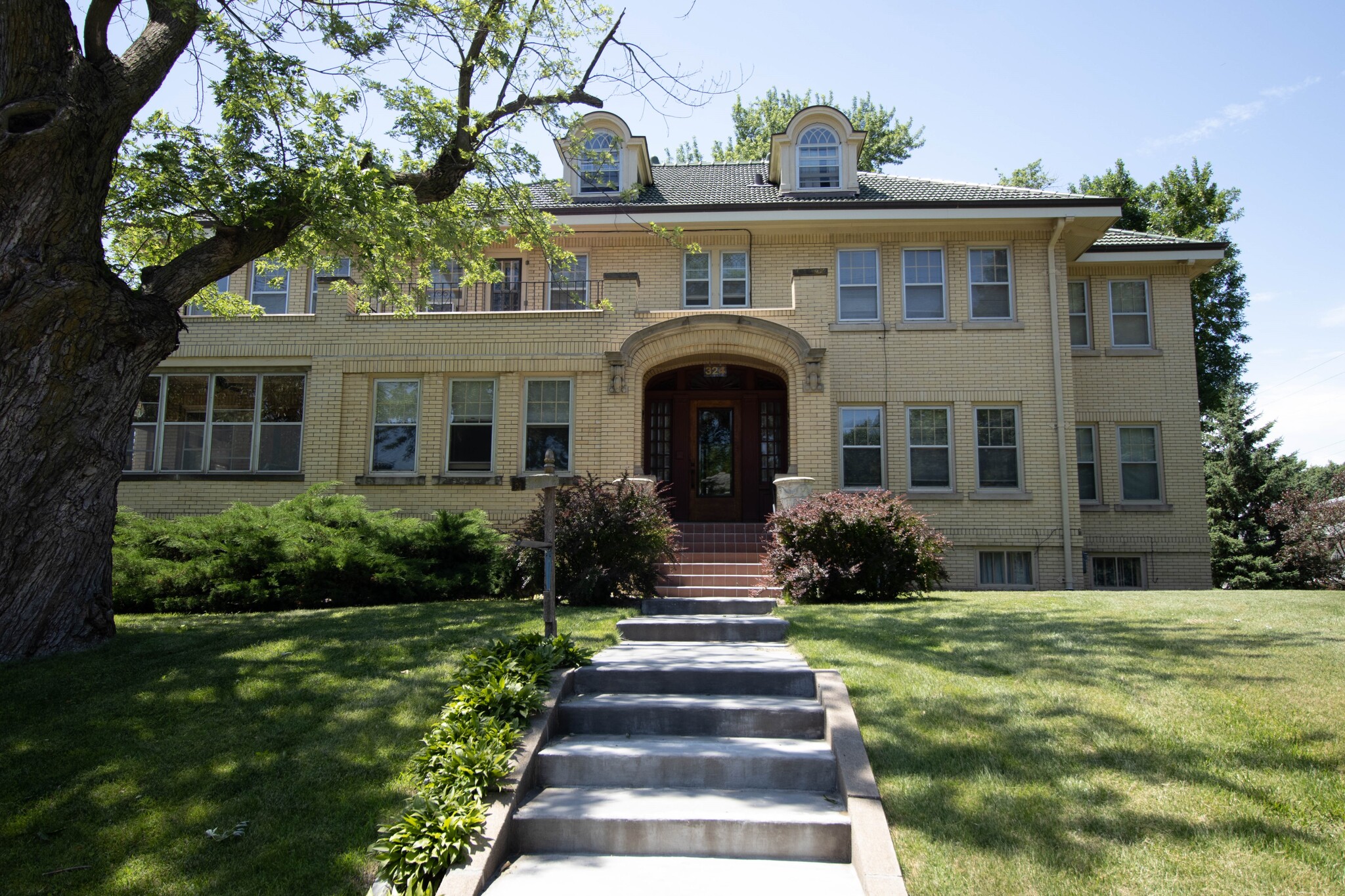 324 N 38th St, Omaha, NE for sale Primary Photo- Image 1 of 1