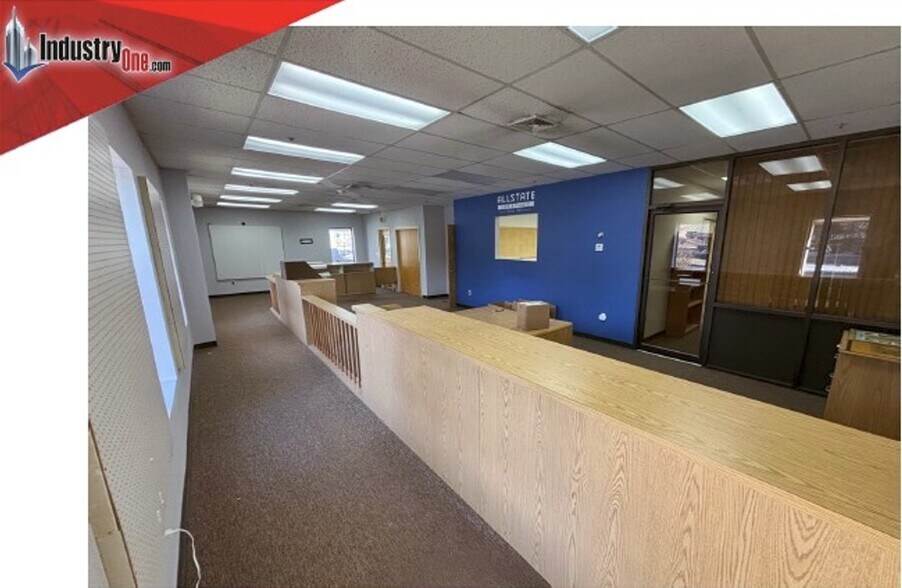 70 Burt Dr, Deer Park, NY à vendre - Photo du bâtiment - Image 3 de 7