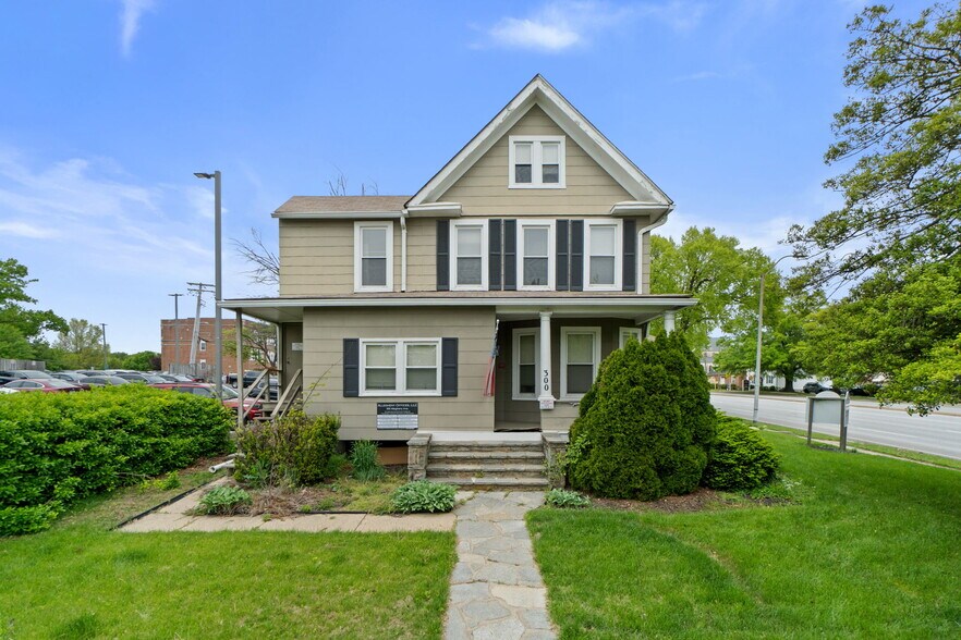 300 Allegheny Ave, Towson, MD à vendre - Photo du bâtiment - Image 1 de 44