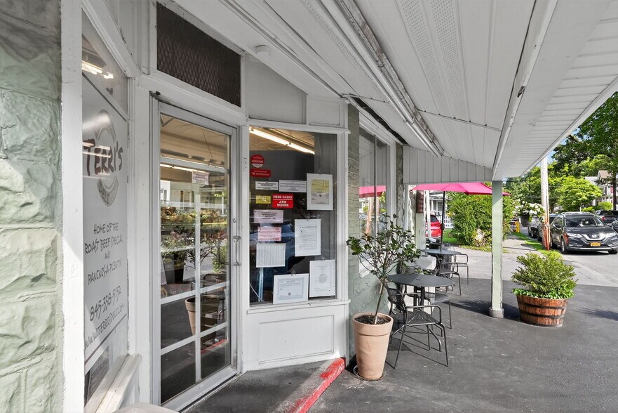 56 Emerson St, Kingston, NY à vendre - Photo du bâtiment - Image 2 de 19