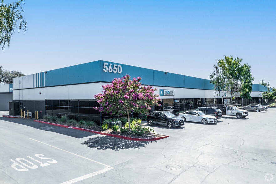 5650 Imhoff Dr, Concord, CA for lease - Building Photo - Image 2 of 4