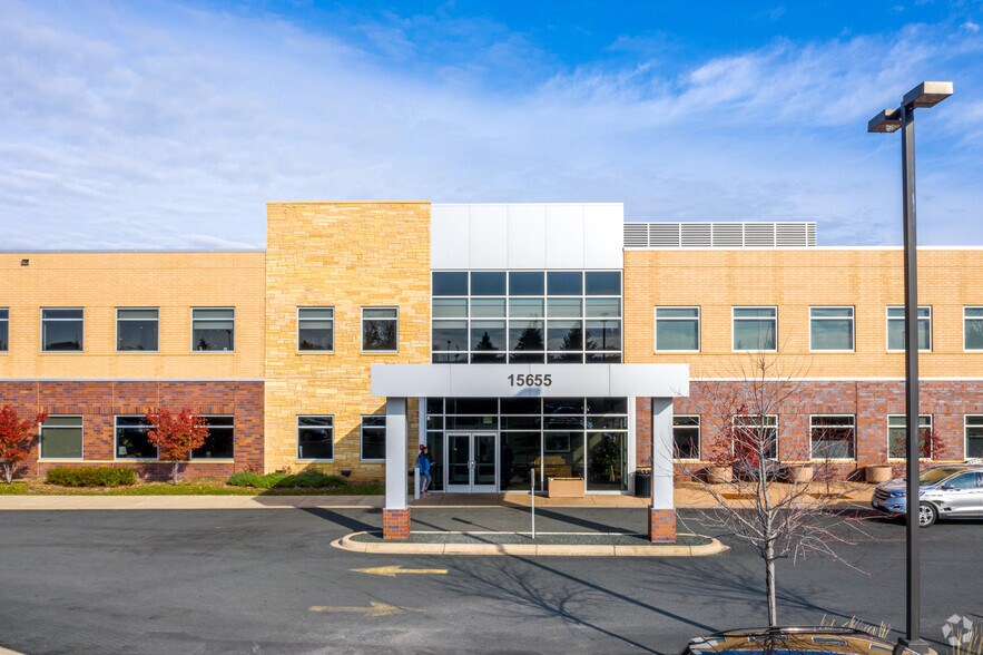 15655 37th Ave N, Plymouth, MN for lease - Building Photo - Image 3 of 7