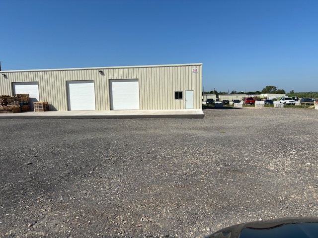 3012 FM 621, San Marcos, TX à louer - Photo du bâtiment - Image 2 de 11