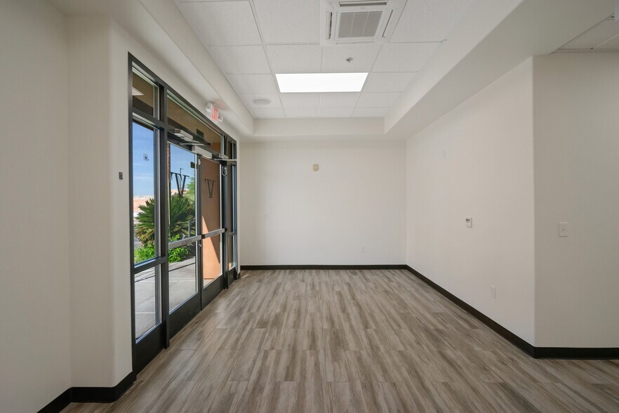 1510 W Horizon Ridge Pky, Henderson, NV à vendre - Photo du bâtiment - Image 3 de 22