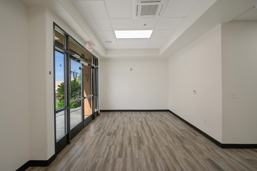 1510 W Horizon Ridge Pky, Henderson, NV à vendre - Photo du bâtiment - Image 3 de 22