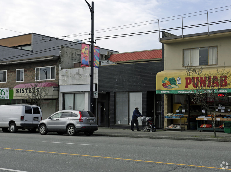 6647-6649 Main St, Vancouver, BC à louer - Photo du bâtiment - Image 3 de 3