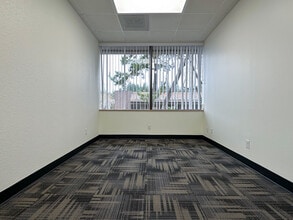 25195 SW Parkway Ave, Wilsonville, OR for lease Interior Photo- Image 2 of 8