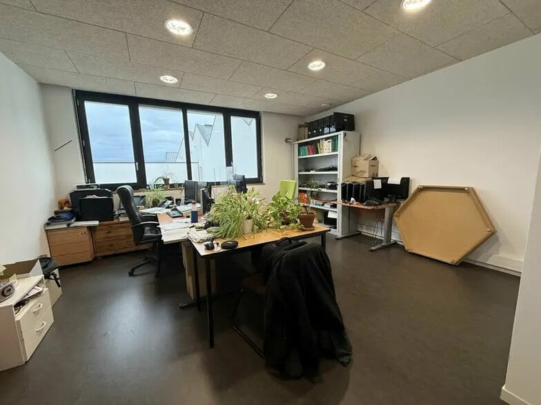 Office in Dijon for lease - Building Photo - Image 2 of 7