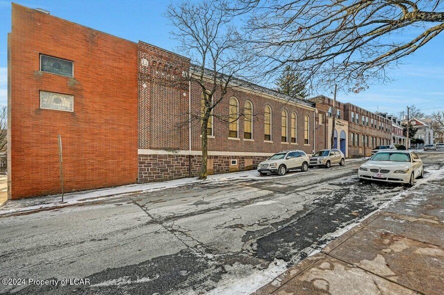 98 N Church St, Hazleton, PA à vendre - Photo du bâtiment - Image 3 de 46