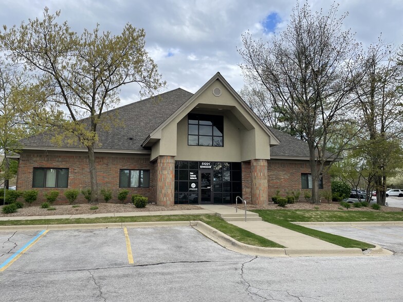 51221 Schoenherr Rd, Shelby Township, MI for lease - Building Photo - Image 2 of 3