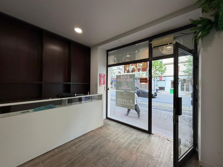 Retail in Paris for lease - Building Photo - Image 1 of 9