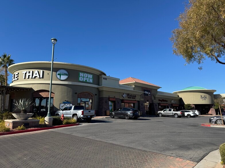 8680 Warm Springs Rd, Las Vegas, NV à louer - Photo du bâtiment - Image 3 de 7