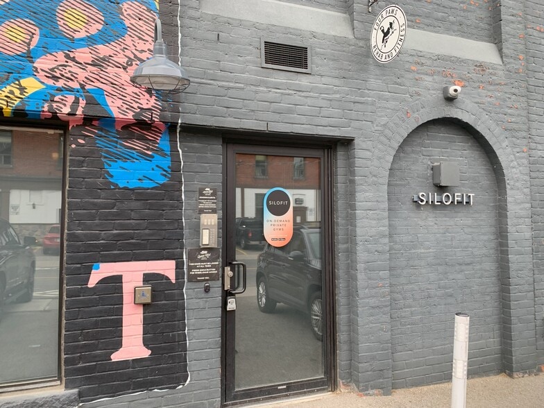 929-931 Queen St W, Toronto, ON for lease - Building Photo - Image 2 of 65