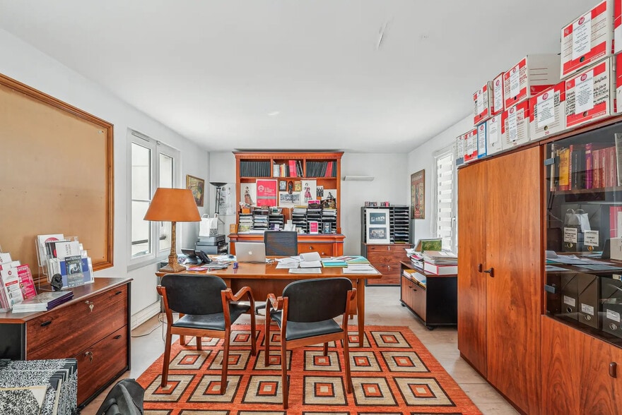 5 Rue La Bruyère, Paris for lease - Interior Photo - Image 3 of 16