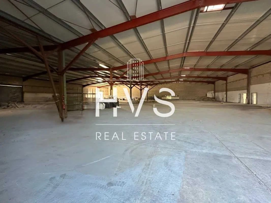 Industrial in Gignac-la-Nerthe for lease Interior Photo- Image 1 of 3