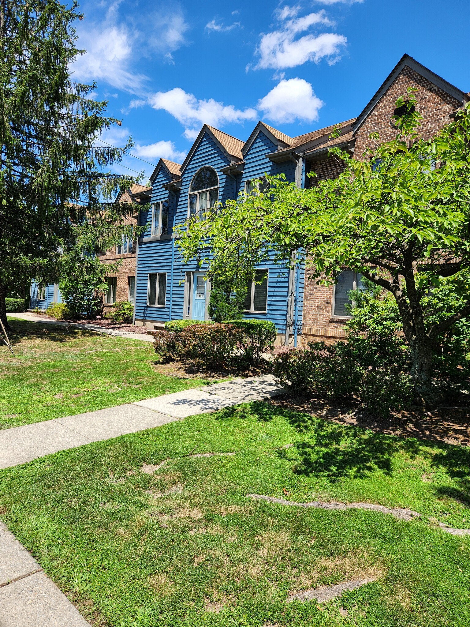 1425 Pompton Ave, Cedar Grove, NJ à vendre Photo du bâtiment- Image 1 de 7