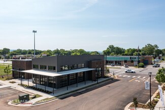 Plus de détails pour 3700 Governors Dr SW, Huntsville, AL - Commerce de détail à louer