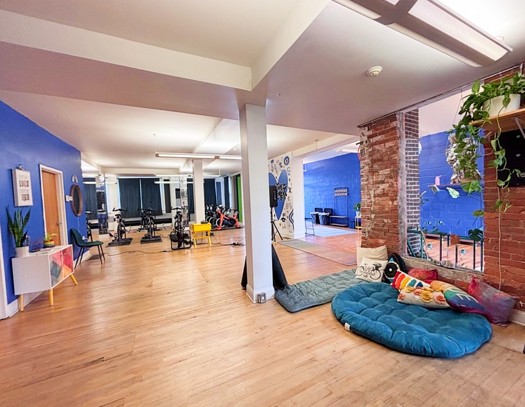 27-29 E 5th Ave, Columbus, OH for lease - Interior Photo - Image 1 of 4