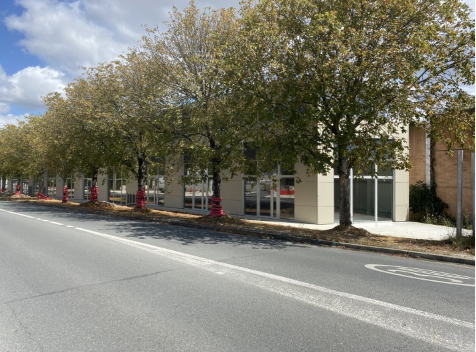 Office in Carbon-Blanc for sale Building Photo- Image 1 of 9