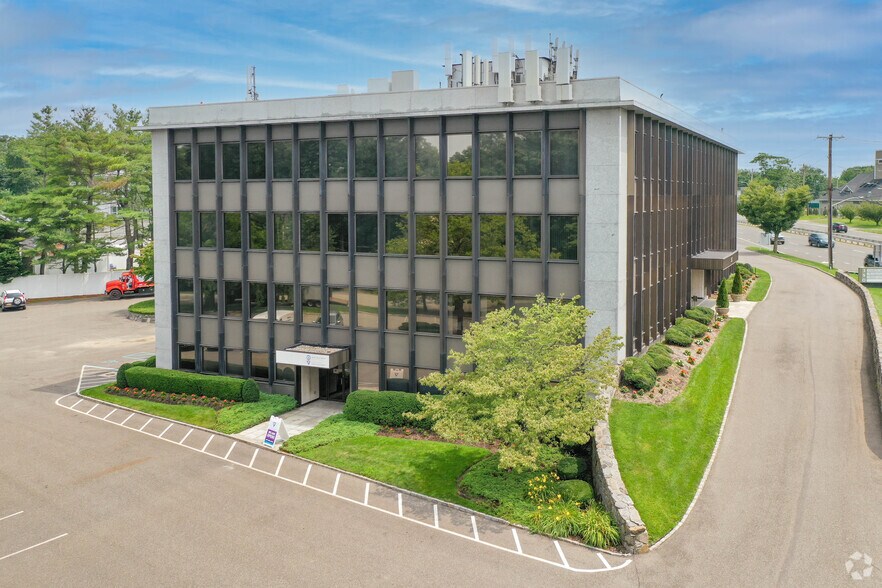 350 Jericho Tpke, Jericho, NY à louer - Photo du bâtiment - Image 2 de 8