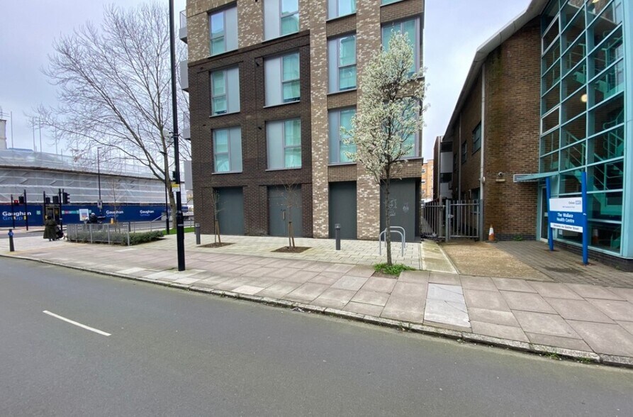 161 Creek Rd, Londres à louer - Photo du bâtiment - Image 2 de 3