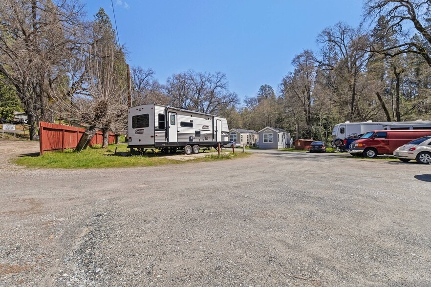 21581 Phoenix Lake Rd, Sonora, CA for sale - Building Photo - Image 3 of 7