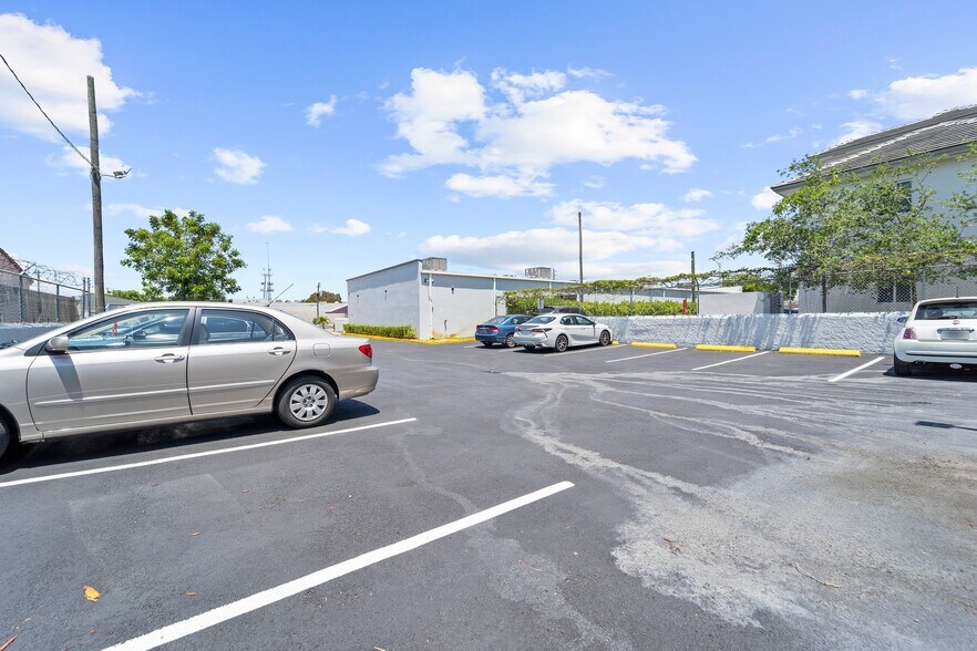 4298 Palm Ave, Hialeah, FL for sale - Building Photo - Image 3 of 17