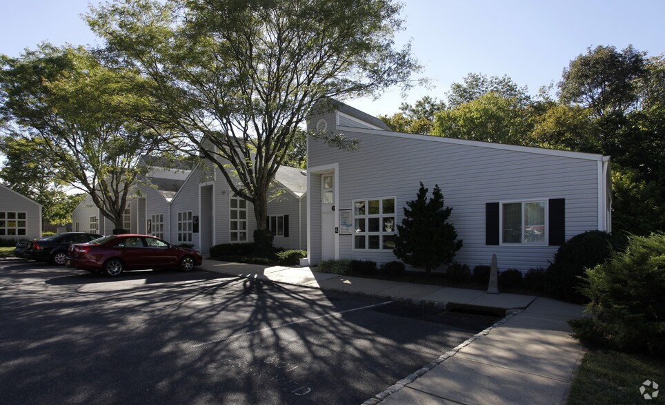 501 Omni Dr, Hillsborough, NJ à vendre - Photo principale - Image 1 de 4