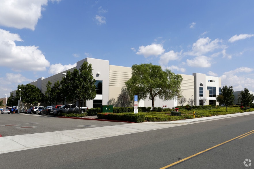 10290 Birtcher Ave, Jurupa Valley, CA à vendre - Photo du bâtiment - Image 2 de 3