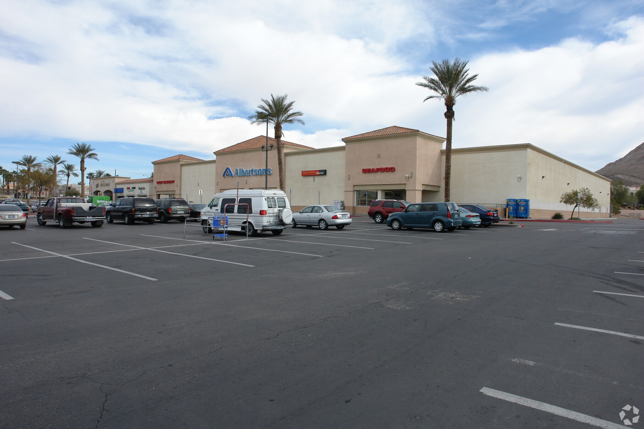 6885 E Lake Mead Blvd, Las Vegas, NV for lease Building Photo- Image 1 of 6