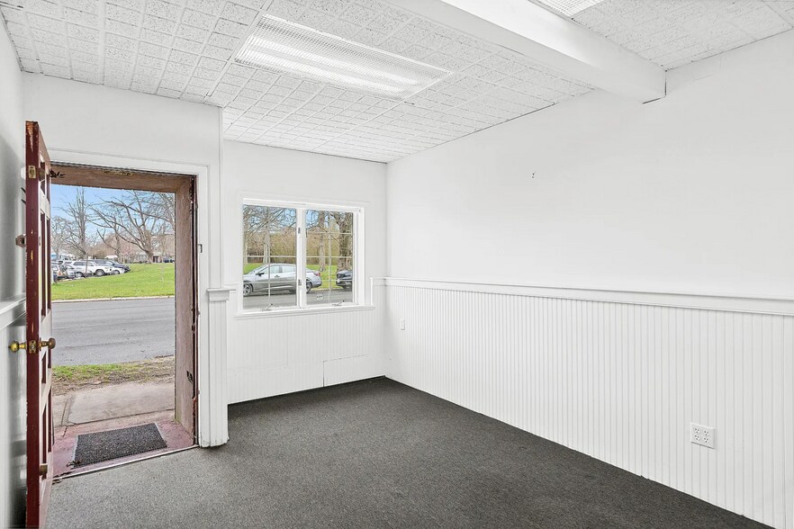 59 Maple St, Southampton, NY à vendre - Photo du bâtiment - Image 2 de 8