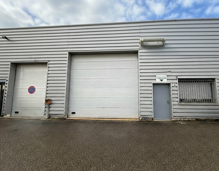 14 Rue Douaumont, Villeurbanne for lease - Building Photo - Image 1 of 2