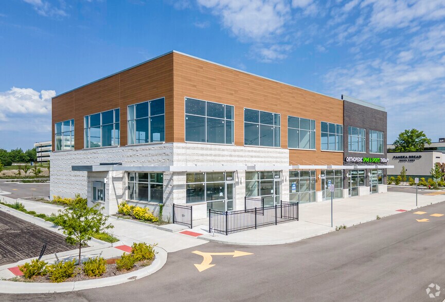 5531-5551 Crooks Rd, Troy, MI à louer - Photo du bâtiment - Image 1 de 10