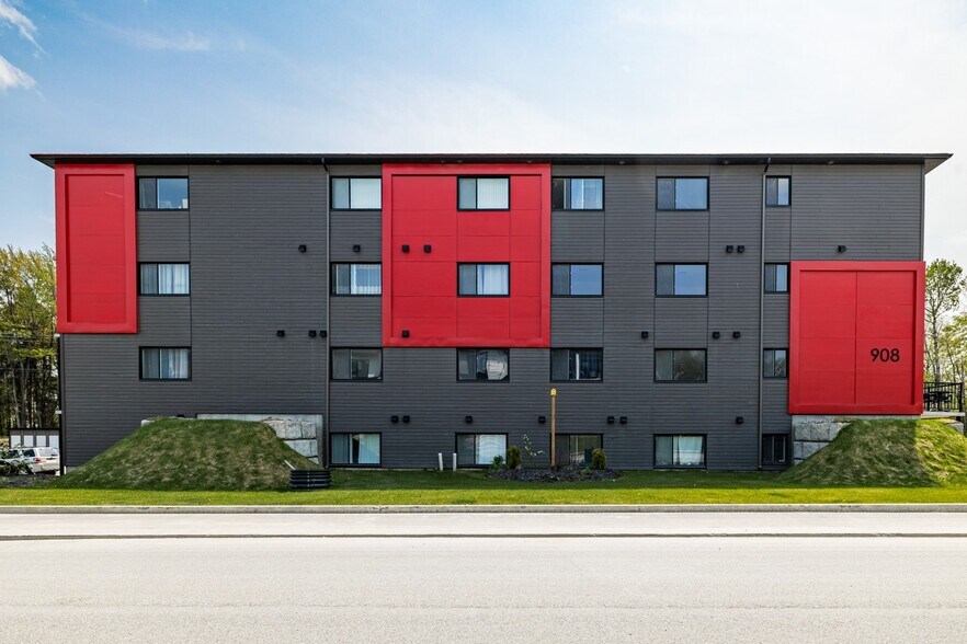 908 Rue Lamarche, Sherbrooke, QC for sale - Primary Photo - Image 1 of 1