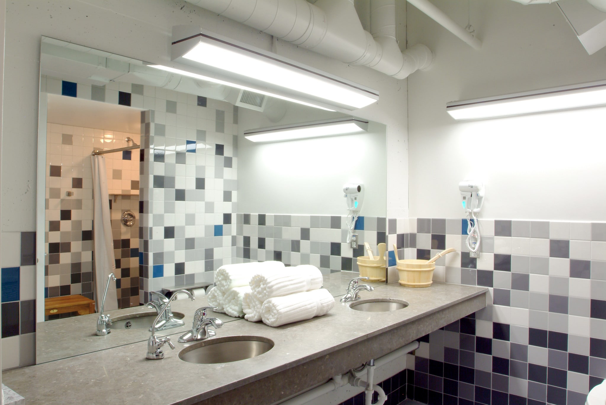 416-422 Admiral Blvd, Kansas City, MO for sale Interior Photo- Image 1 of 4