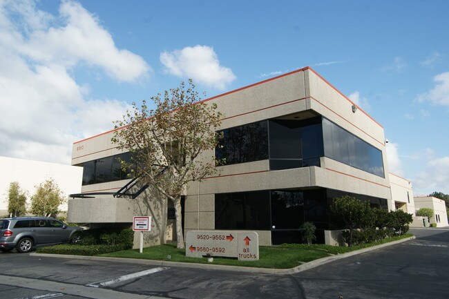 Plus de détails pour 9580-9592 Topanga Canyon Blvd, Chatsworth, CA - Bureau à louer