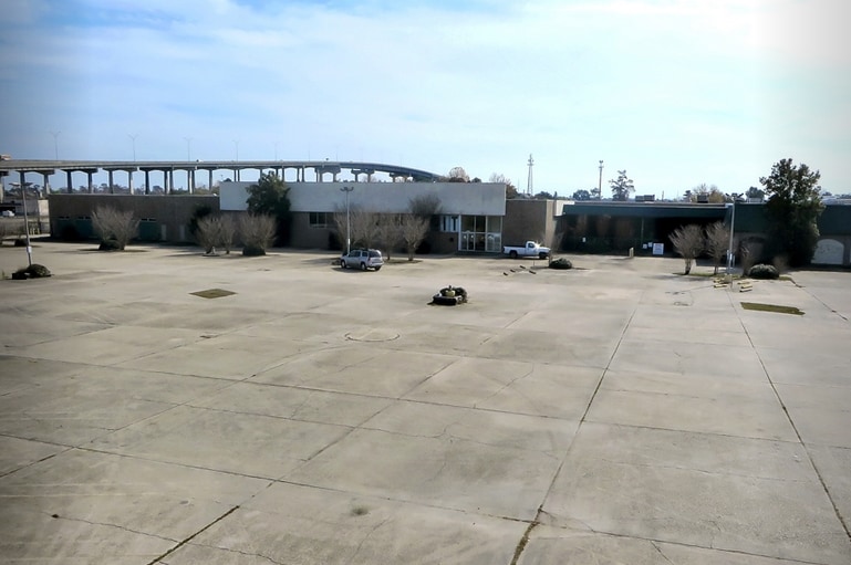 6001 Woodland Hwy, New Orleans, LA for lease - Primary Photo - Image 1 of 13