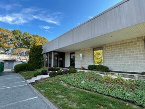 2140 Westover Rd, Chicopee, MA à louer Photo du bâtiment- Image 2 de 5