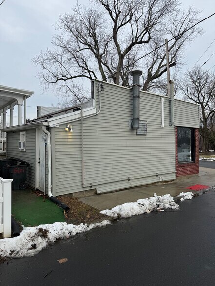 18 1/2 Wolfhill Ave, Oceanport, NJ à louer - Photo du bâtiment - Image 2 de 2